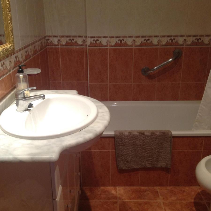 Pueblo Evita. Stunning Sea And Mountain Views, Close To Amneties. Apartamento Benalmádena